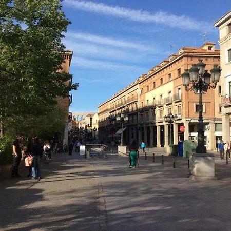 Avenida Acueducto Segovia